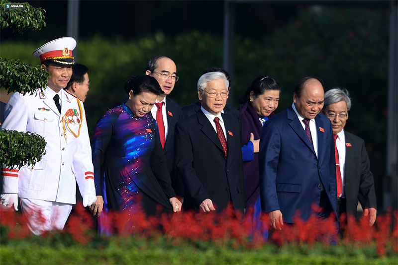 Đại biểu Quốc hội viếng Chủ tịch Hồ Chí Minh