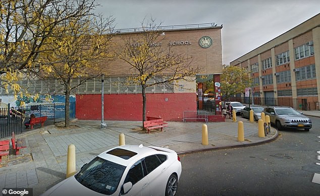 Mỹ: Nữ giáo viên 41 tuổi bị đuổi việc sau khi gọi cậu bé lớp 5 là bạn trai