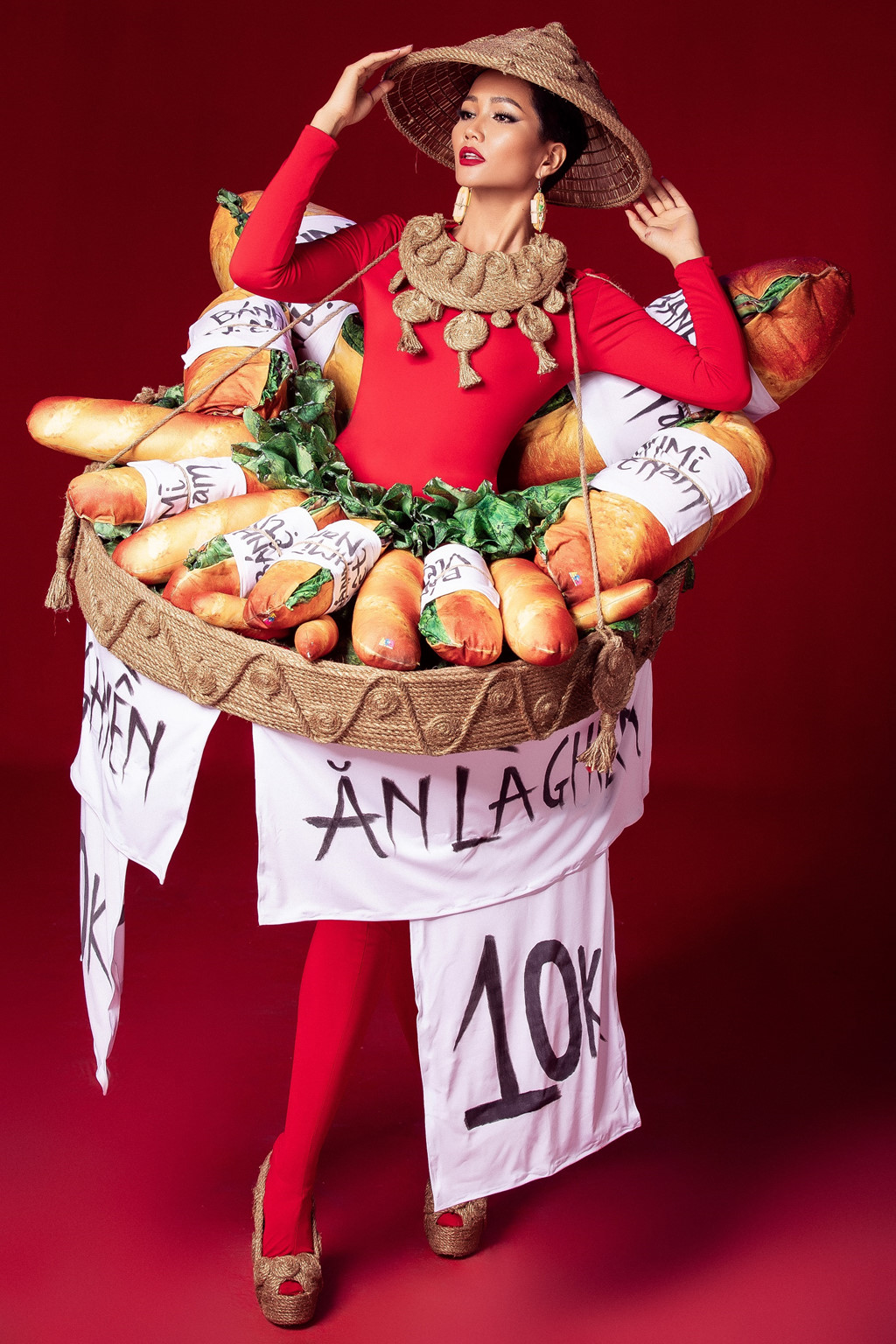 Hoa hậu HHen Niê công bố top 6 trang phục dân tộc đi dự thi Miss Universe 2018