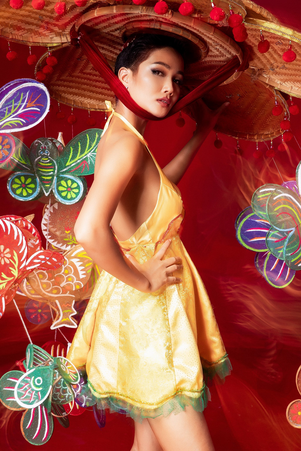 Hoa hậu HHen Niê công bố top 6 trang phục dân tộc đi dự thi Miss Universe 2018