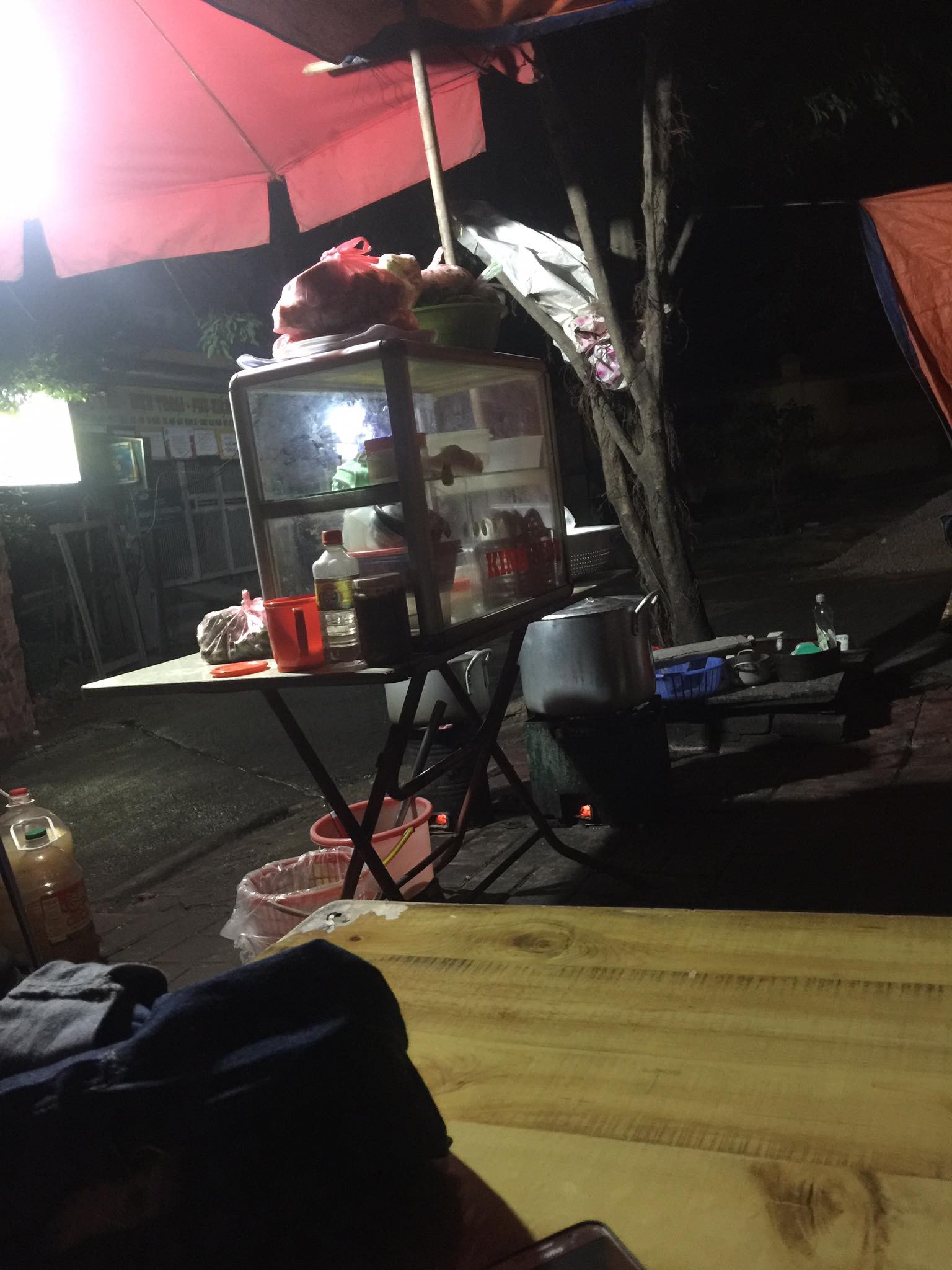 Cô gái về khuya không vào được phòng trọ, anh GrabBike chở khách nữ đi tìm gần 50 nhà nghỉ suốt 4h đồng hồ mà không lấy tiền