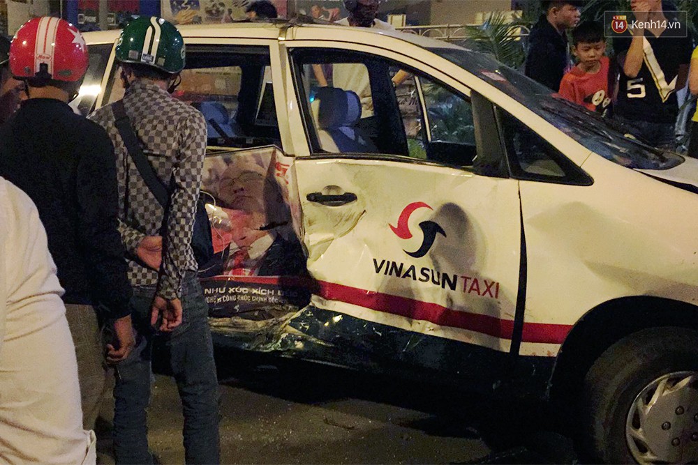 Video - Ảnh: Hiện trường vụ nữ tài xế điều khiển xe BMW gây tai nạn kinh hoàng ở ngã tư Hàng Xanh