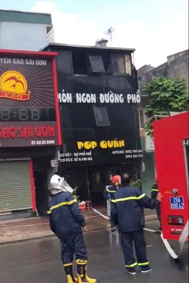 Cháy nghi ngút tại cửa hàng ăn uống trên phố Kim Mã