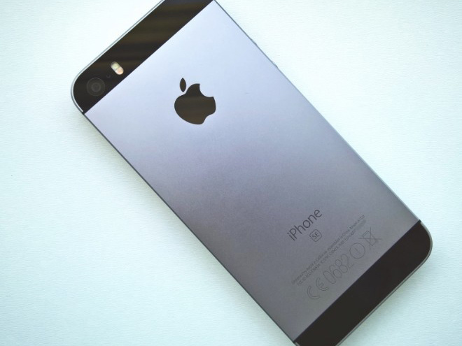 Bạn có nên chi tiền nâng cấp từ iPhone SE lên iPhone XR?