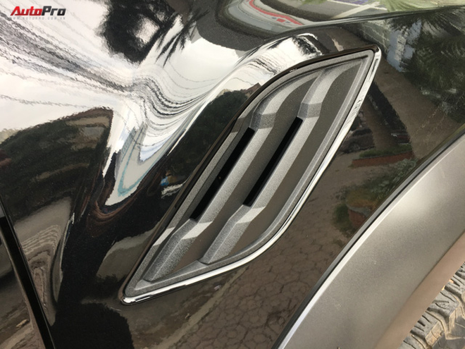 Siêu bán tải Ford F-150 Raptor đầu tiên của dân chơi xứ Nghệ ra biển trắng với số đẹp