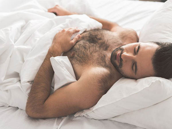 Lý do tại sao nam giới nên khỏa thân khi ngủ