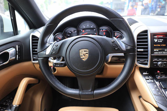 Porsche Cayenne 2014 giá ngang Mercedes-Benz E300 AMG đập hộp