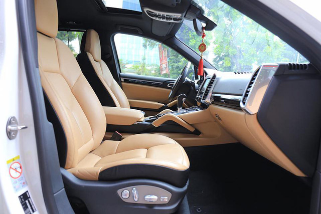 Porsche Cayenne 2014 giá ngang Mercedes-Benz E300 AMG đập hộp