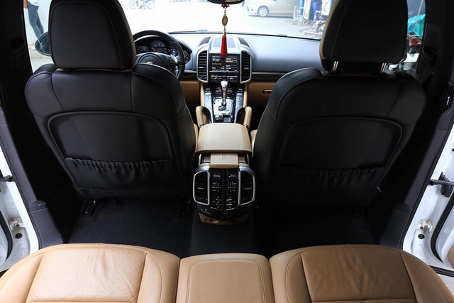 Porsche Cayenne 2014 giá ngang Mercedes-Benz E300 AMG đập hộp