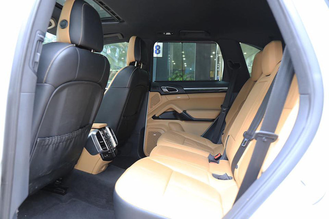 Porsche Cayenne 2014 giá ngang Mercedes-Benz E300 AMG đập hộp