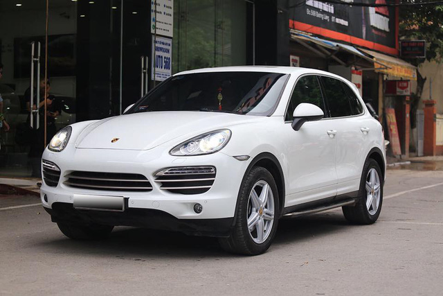 Porsche Cayenne 2014 giá ngang Mercedes-Benz E300 AMG đập hộp