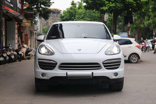 Porsche Cayenne 2014 giá ngang Mercedes-Benz E300 AMG đập hộp