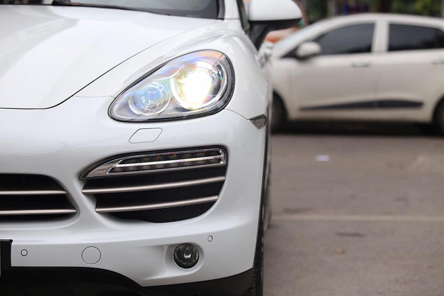 Porsche Cayenne 2014 giá ngang Mercedes-Benz E300 AMG đập hộp