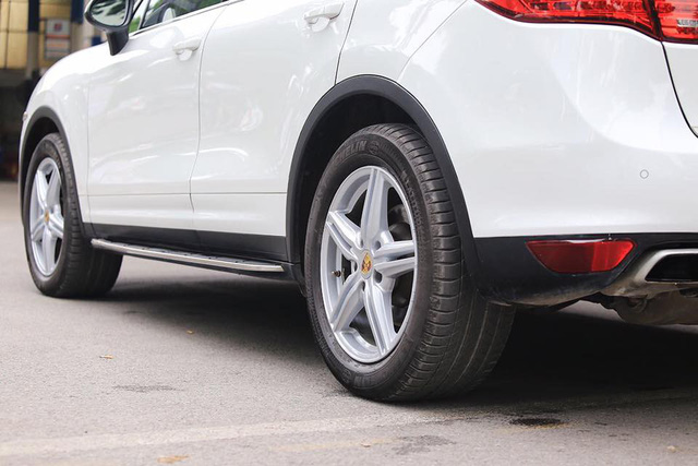 Porsche Cayenne 2014 giá ngang Mercedes-Benz E300 AMG đập hộp