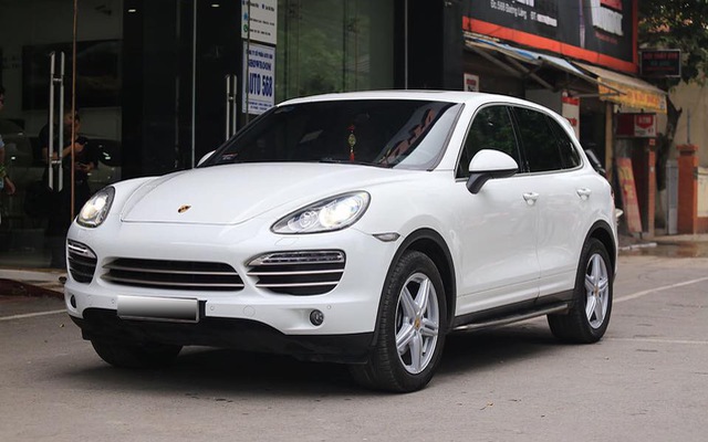 Porsche Cayenne 2014 giá ngang Mercedes-Benz E300 AMG đập hộp