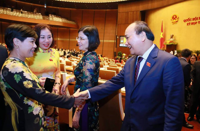 Thủ tướng: Kiểm soát chặt tín dụng bất động sản, chứng khoán