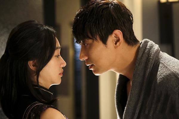 Chồng khoe bố mẹ làm ăn ở nước ngoài, cuộc đoàn viên bất ngờ khiến tôi chết đứng