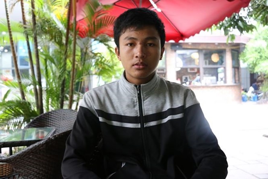 Nam sinh bị Học viện Hậu cần trả về đi làm công nhân để lấy tiền thi lại đại học