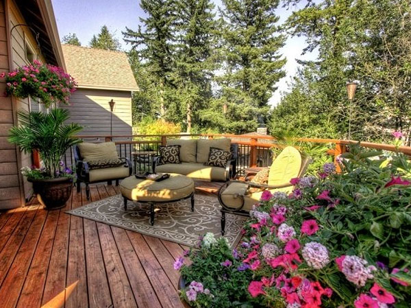 Cô gái tháo chạy khỏi nhà nghỉ sau mối tình với ông chủ sàn nhảy