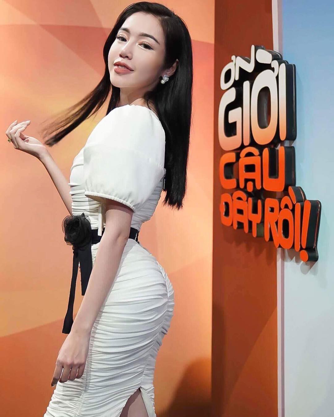 Cuộc chiến siêu vòng 3 tại showbiz Việt không thể không nhắc đến 5 người đẹp này