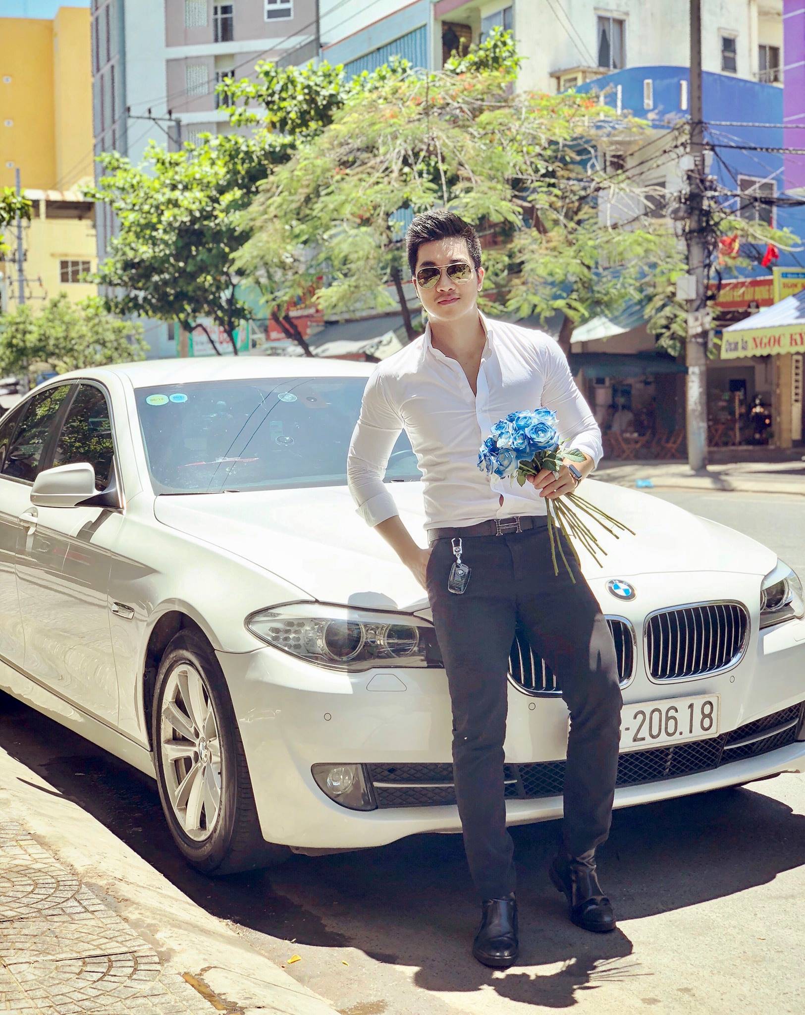 Rộ tin đồn Hương Tràm đang hẹn hò với một anh chàng điển trai sáu múi, dân mạng khen ăn đứt loạt người cũ?