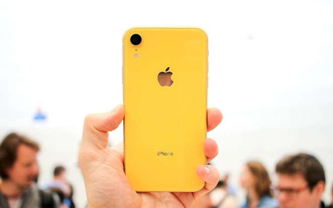 Chưa về Việt Nam, iPhone XR đã loạn giá
