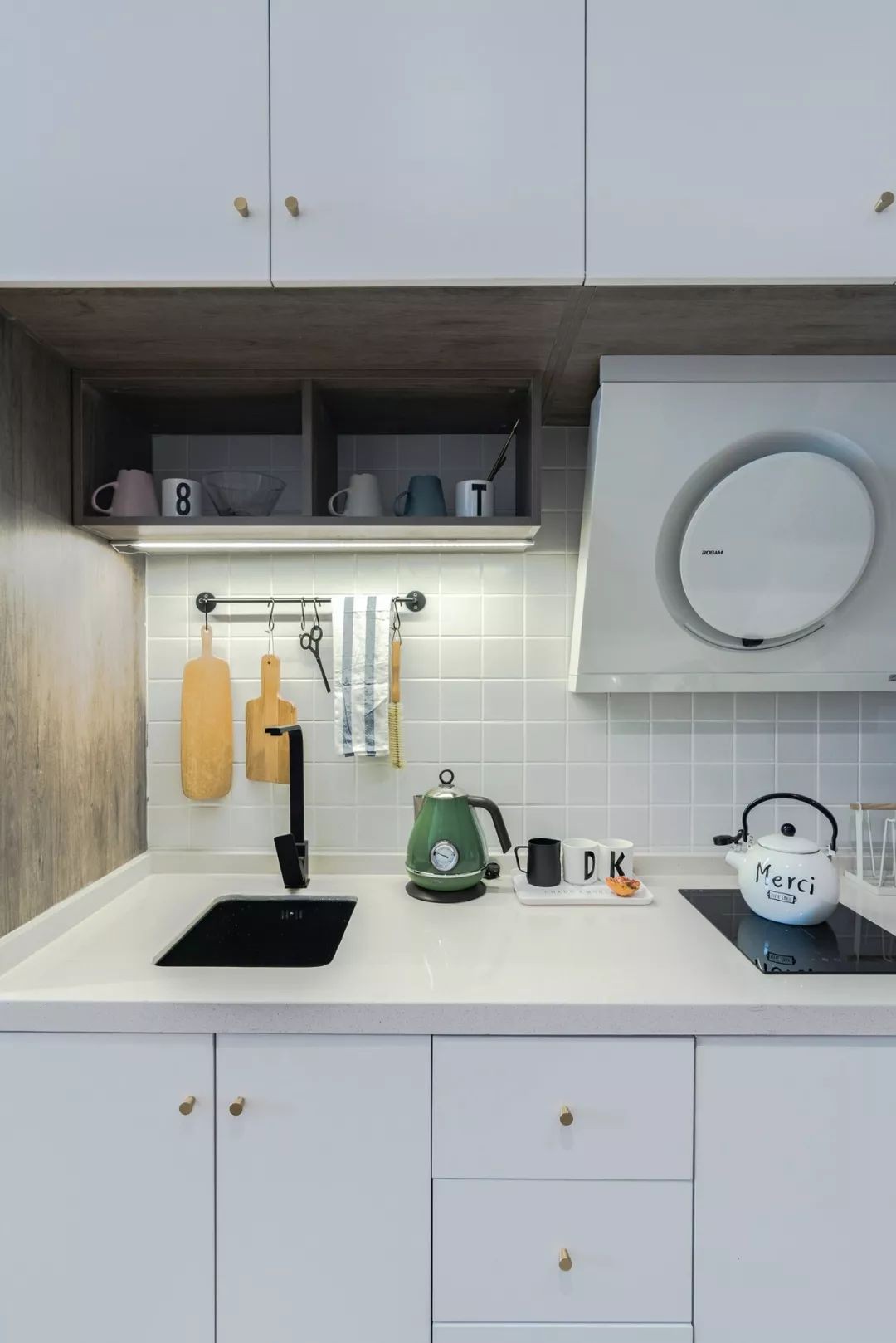 Ai cũng ngả mũ bái phục trước tài sắp xếp của chủ nhân căn hộ 35m² này