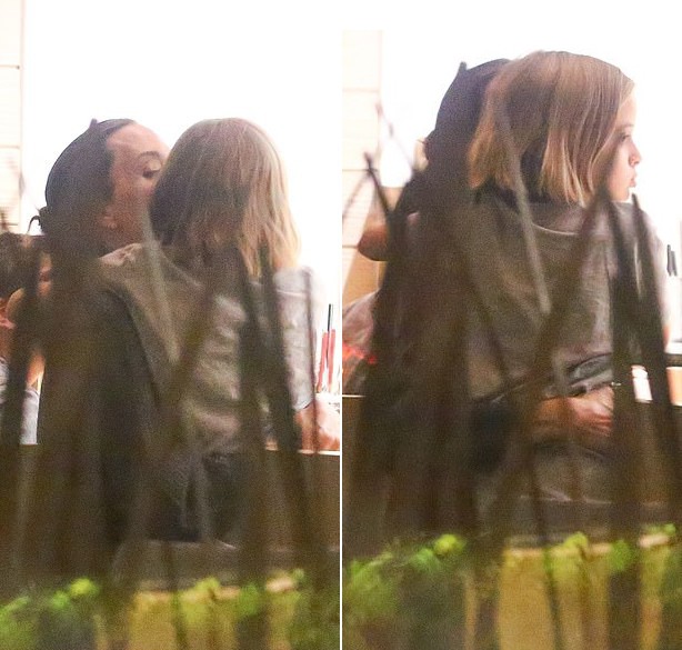 Từ sau khi bố mẹ nuôi chia tay, Pax Thiên ngày càng trưởng thành và gần gũi hơn với Angelina Jolie