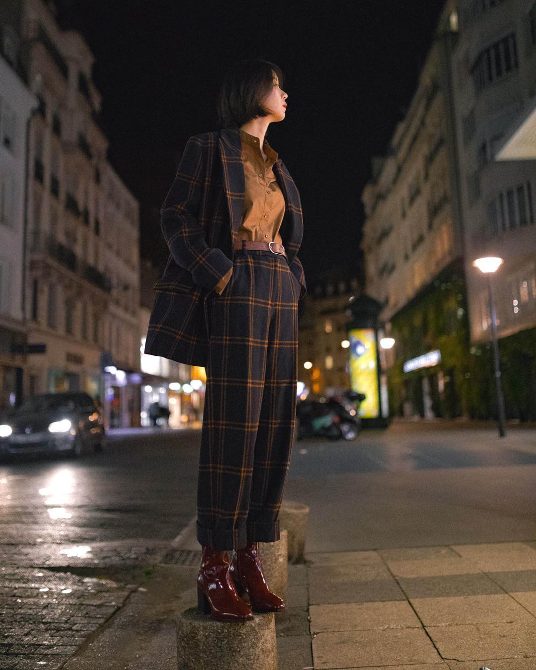 Chẳng thể diện váy vóc thường xuyên vào mùa lạnh thì các nàng công sở đã có 4 mẫu quần chuẩn thanh lịch này