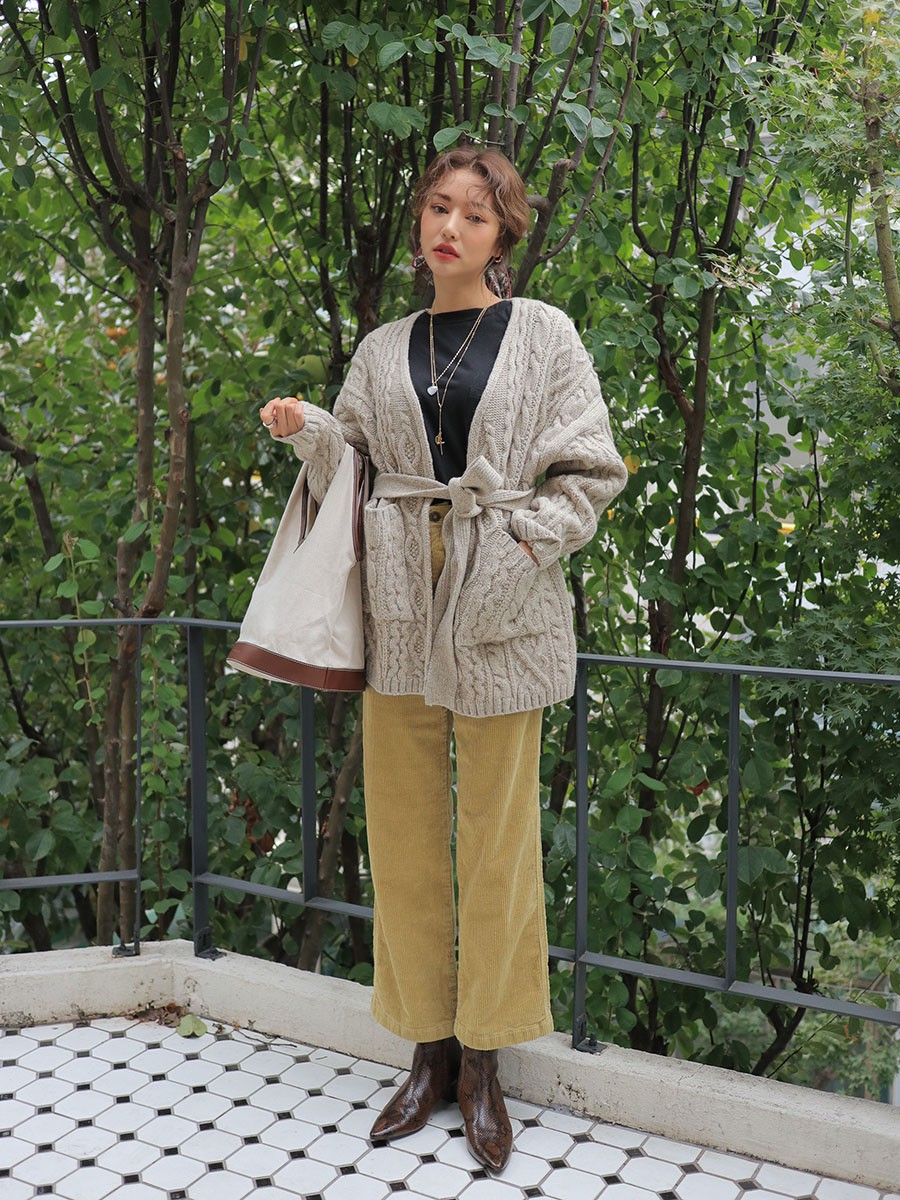 Chẳng thể diện váy vóc thường xuyên vào mùa lạnh thì các nàng công sở đã có 4 mẫu quần chuẩn thanh lịch này