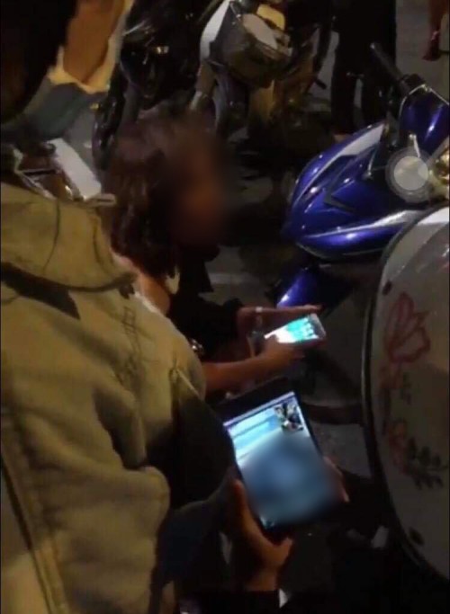 Nữ tài xế điều khiển xe BMW gây tai nạn kinh hoàng, người bị thương nằm la liệt giữa ngã tư Hàng Xanh