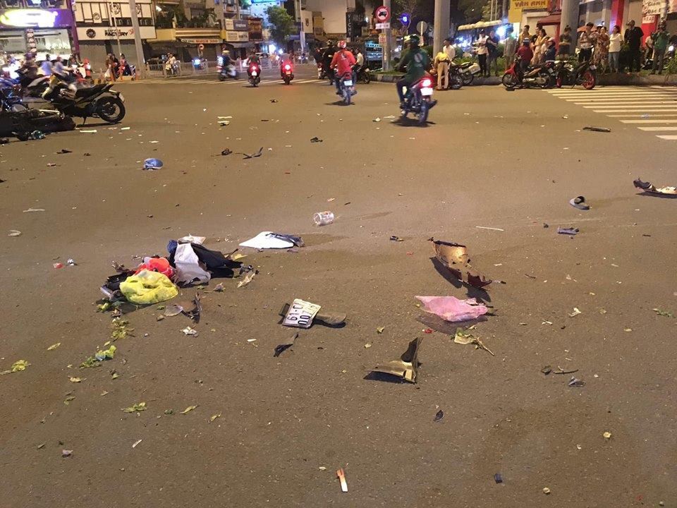 Nữ tài xế điều khiển xe BMW gây tai nạn kinh hoàng, người bị thương nằm la liệt giữa ngã tư Hàng Xanh