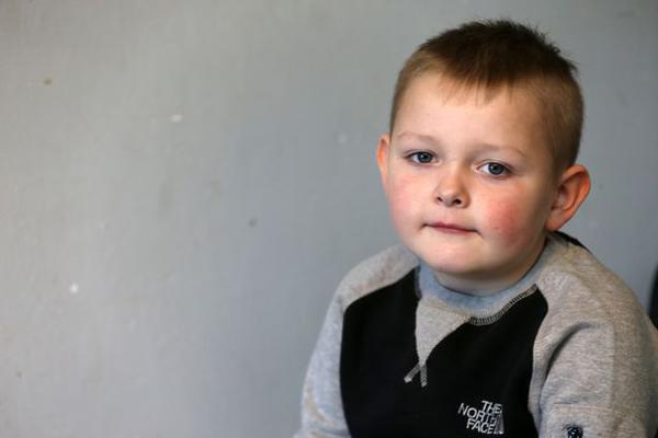 Con trai liên tục đau bụng nhưng bác sĩ nói táo bón, linh cảm của mẹ đã cứu sống con