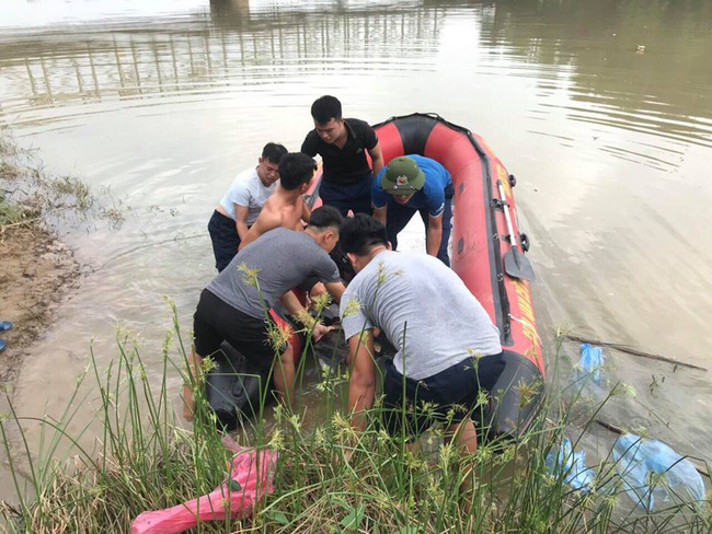 Thanh Hóa: Nam thanh niên đi xe đạp lên cầu Hàm Rồng nhảy xuống sông tự vẫn