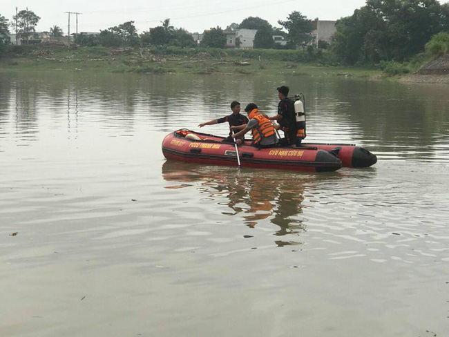 Thanh Hóa: Nam thanh niên đi xe đạp lên cầu Hàm Rồng nhảy xuống sông tự vẫn