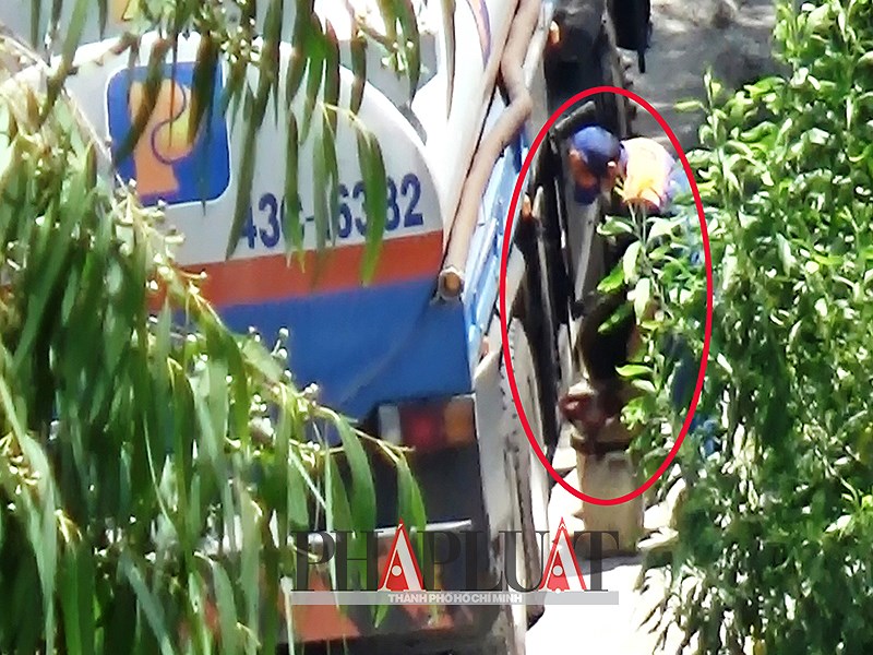 Rút ruột xăng dầu xuyên đèo Hải Vân nhanh như chớp