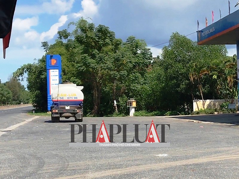 Rút ruột xăng dầu xuyên đèo Hải Vân nhanh như chớp