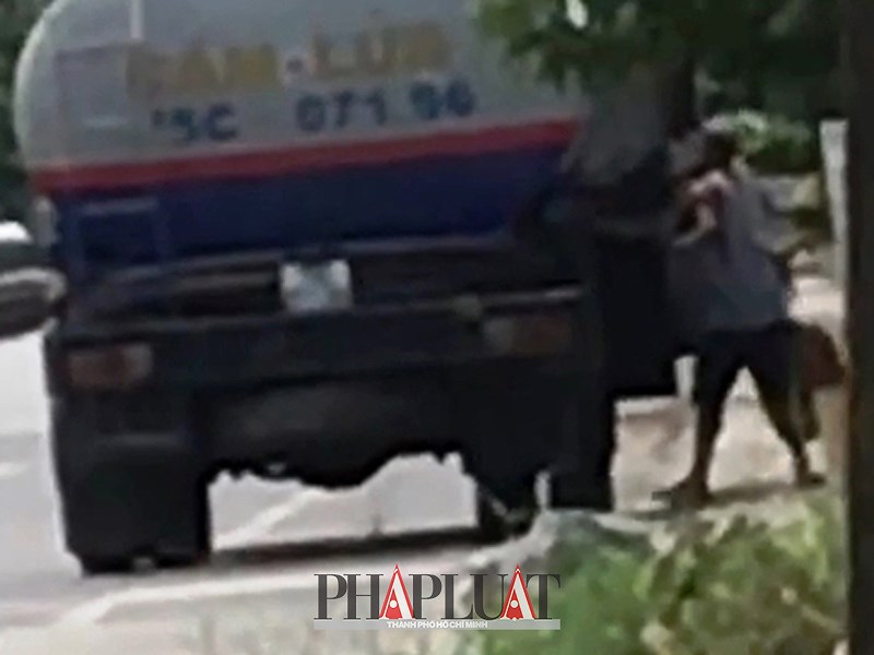 Rút ruột xăng dầu xuyên đèo Hải Vân nhanh như chớp