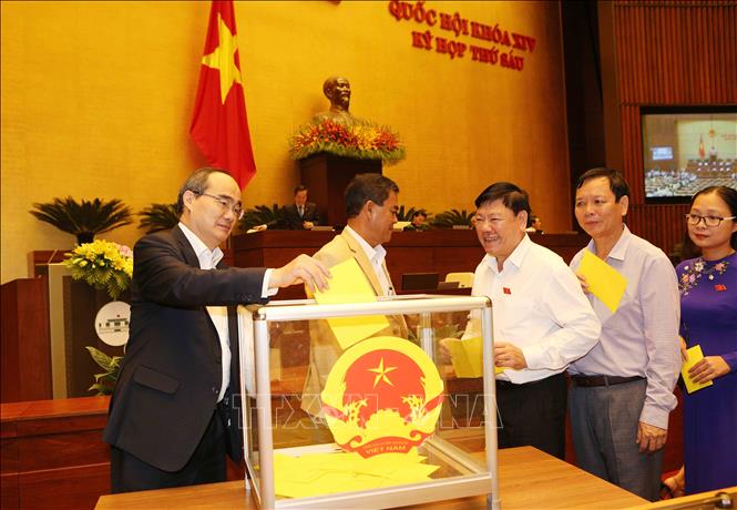 Những hình ảnh đại biểu Quốc hội bỏ phiếu bầu Chủ tịch nước