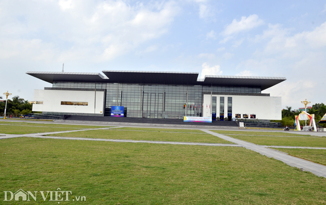 Ảnh: Nhà hát gần 800 tỷ vắng lặng như tờ ở Vĩnh Phúc