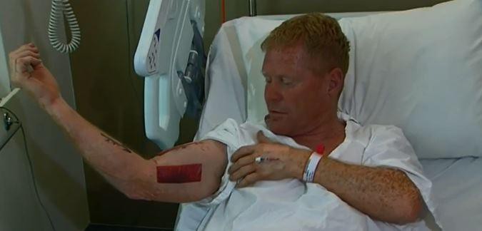 Úc: Tấn công người đang lướt ván, cá mập bị chú trung niên đấm lên bờ xuống ruộng