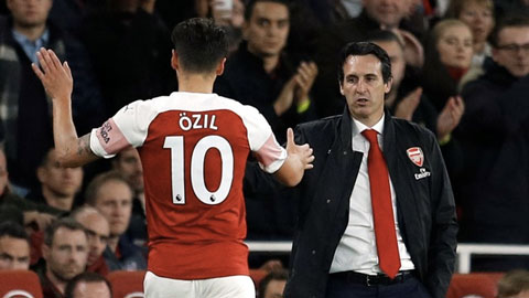 Emery ca ngợi màn trình diễn của Oezil trước Leicester