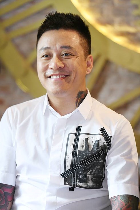 Tuấn Hưng tri ân khán giả bằng liveshow tại Hồ Gươm