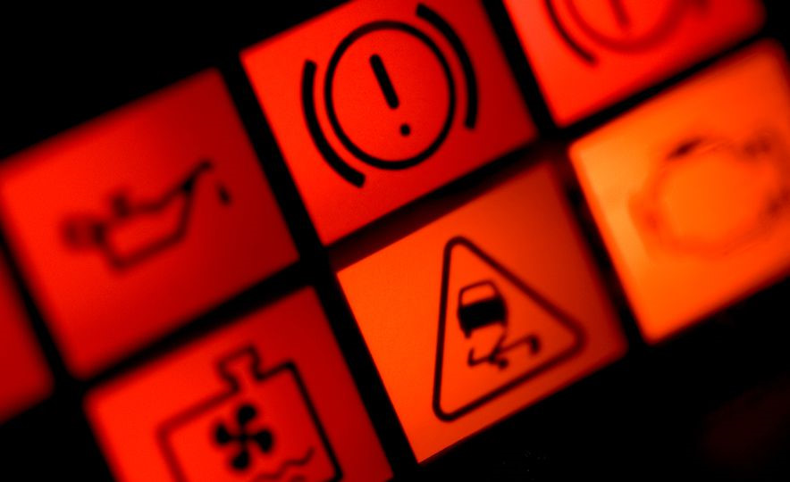 Xe hơi ngày nay trang bị công nghệ gì để giữ mạng người?