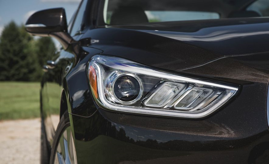 Xe hơi ngày nay trang bị công nghệ gì để giữ mạng người?