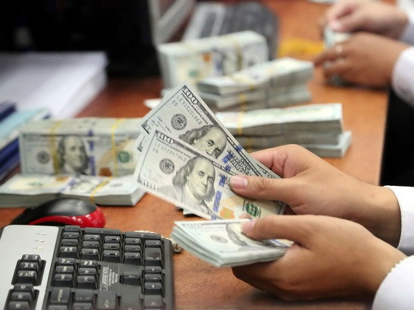 Bị phạt 90 triệu đồng vì đổi 100 USD ở tiệm vàng