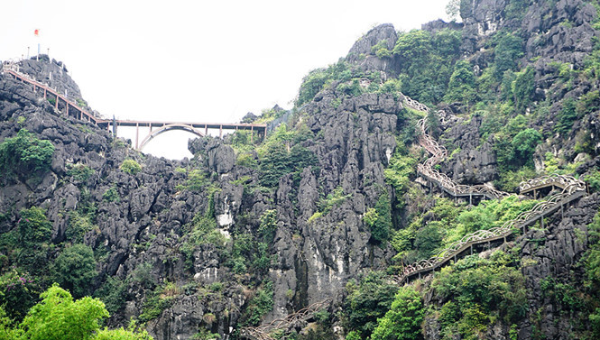 Chủ doanh nghiệp mua thiên thạch để tạc tượng Phật là ai?