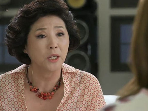 Mẹ chồng nhất quyết không chịu đưa tiền dẫn cưới, còn nói lý do khiến cả nhà tôi tức nổ đom đóm mắt