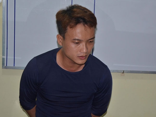 Sát hại người đồng tính rồi ném xe, điện thoại xuống sông