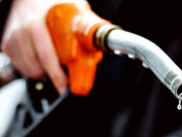 Thuế bảo vệ môi trường với mặt hàng xăng là 4.000 đồng/lít, tính từ ngày 1-1-2019